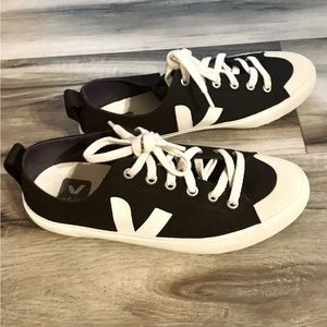 Veja Wata ii Black/ size US 7.5